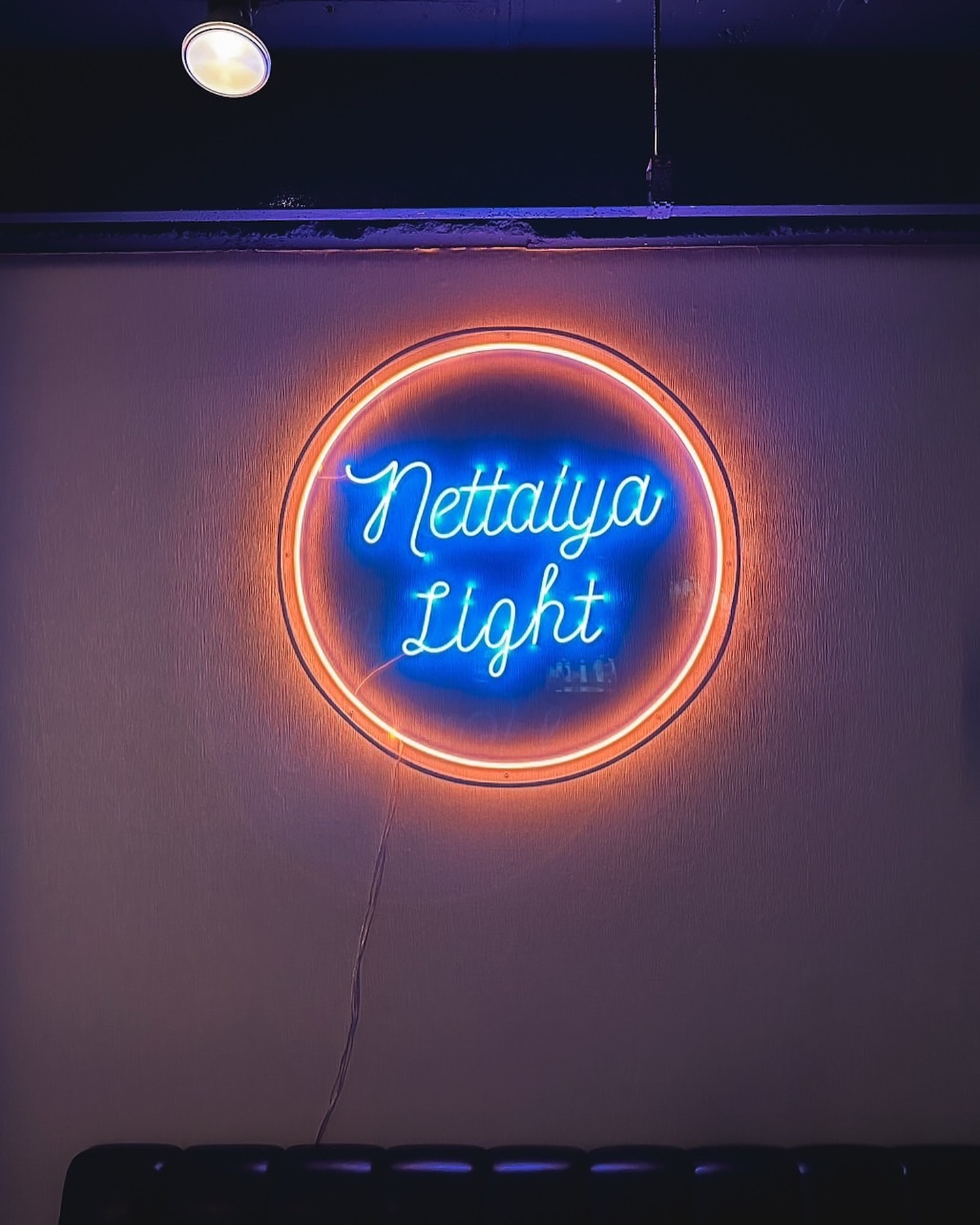 熱帯夜LightのLEDネオンサイン制作事例｜福岡・中洲のバー