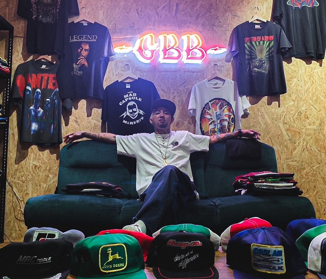 GOLDEN BROWN BROTHERSの店内ネオンサイン