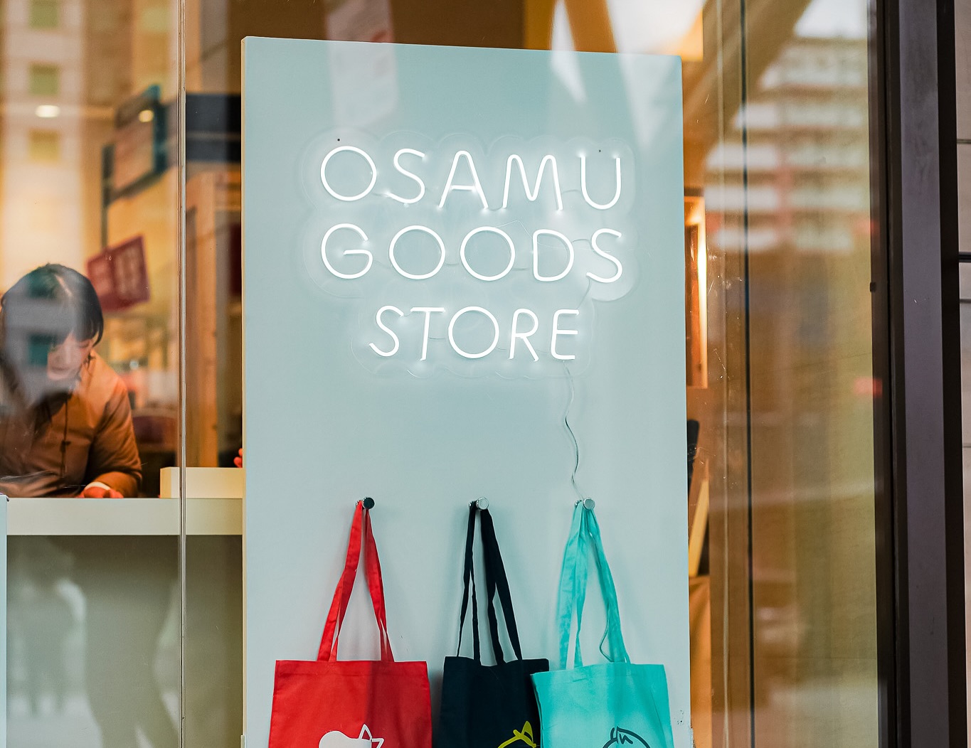 博多阪急 OSAMU GOODS STORE のLEDネオン制作事例