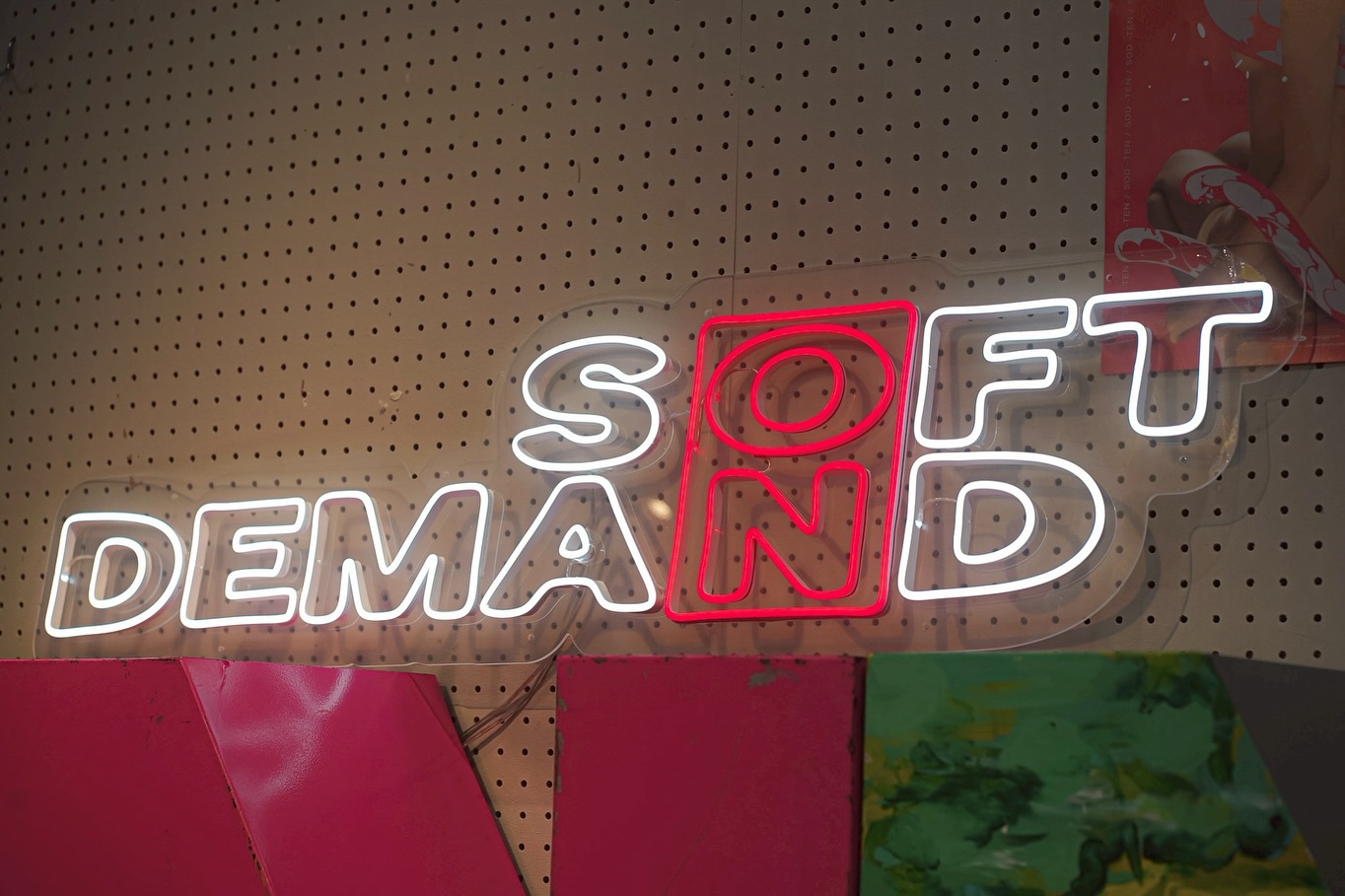 SOFT ON DEMAND ロゴネオン