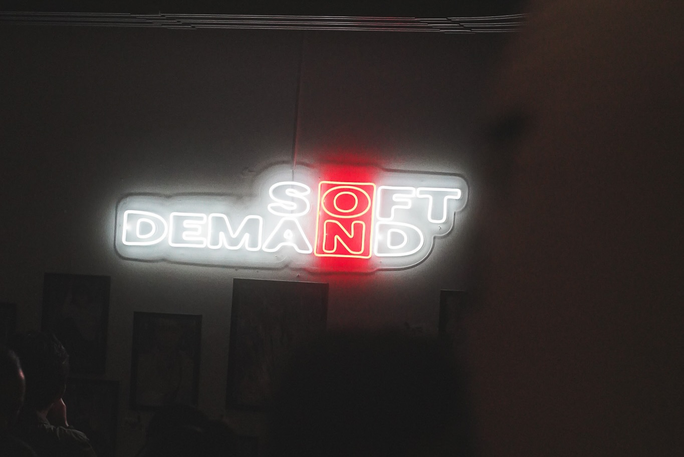 SOD展のために手がけた、SODロゴのLEDネオンサイン