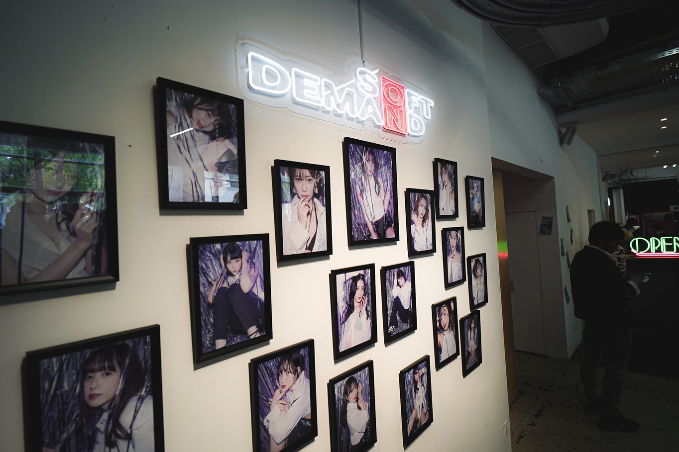 SOD展のために手がけた、SODロゴのLEDネオンサイン