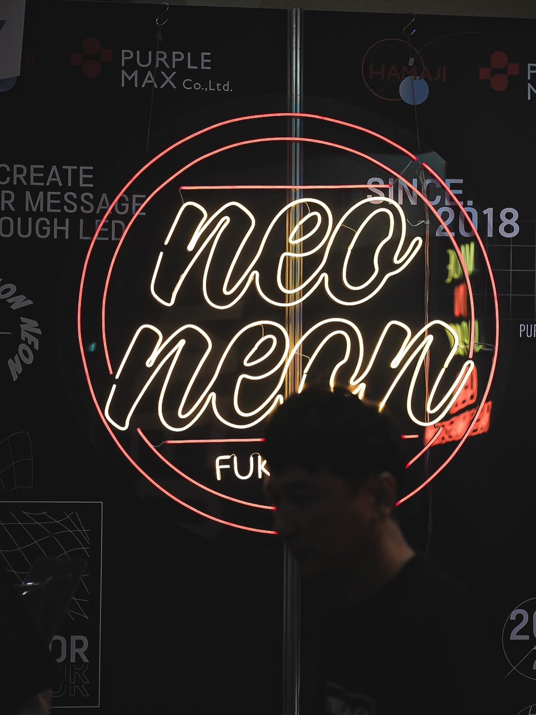 九州印刷情報産業展2025 株式会社ハマジ様ブースでのneoneon LEDネオン展示