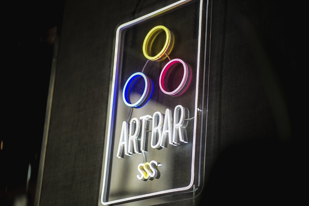 ART BAR SSSのLEDネオンサイン制作事例｜福岡・親不孝通りのバー