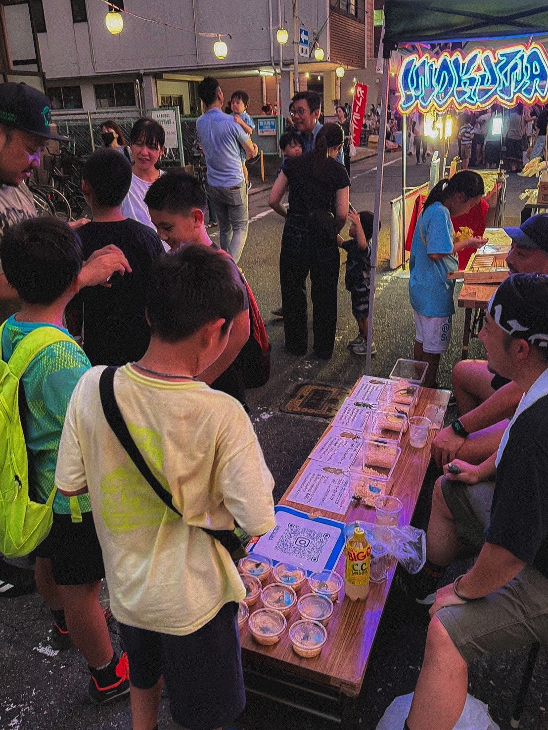 INOKUWAのロゴネオン制作事例 — 夏祭りを彩るLEDネオンサイン