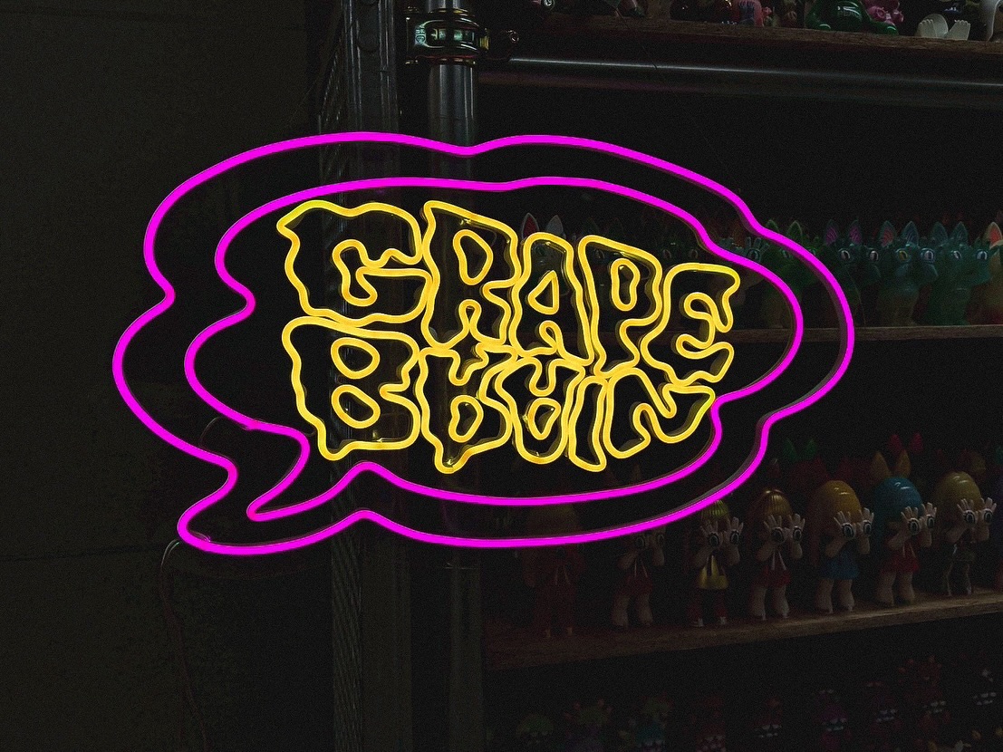 GRAPE BRAIN(アーティストRAGE)のロゴLEDネオン制作事例