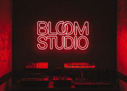 BLOOM STUDIOのLEDネオンサイン制作事例｜音楽スタジオ・ロゴネオン
