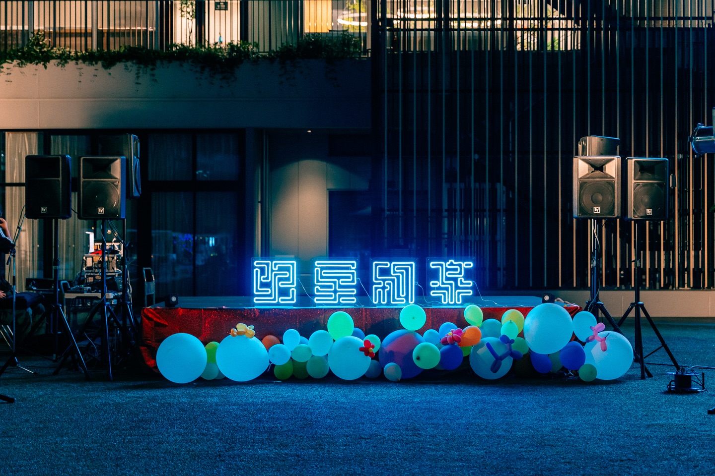 明星和楽2025の会場を彩ったLEDネオンサイン