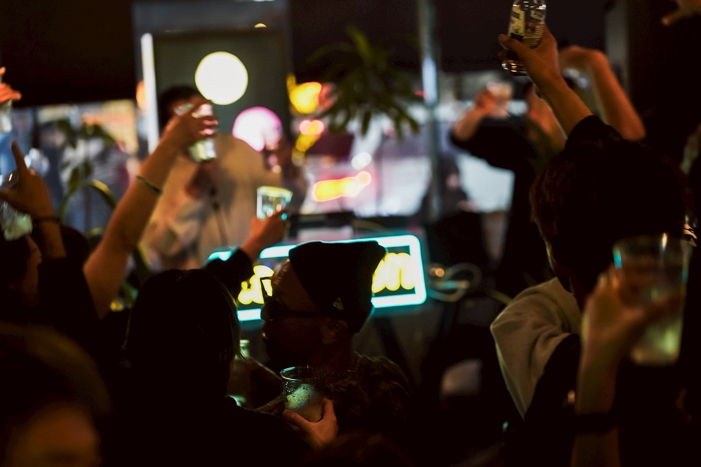 KenKen presents『ROOM OF THE GROOVE』（at ART BAR SSS）— DJイベントを彩ったLEDネオン