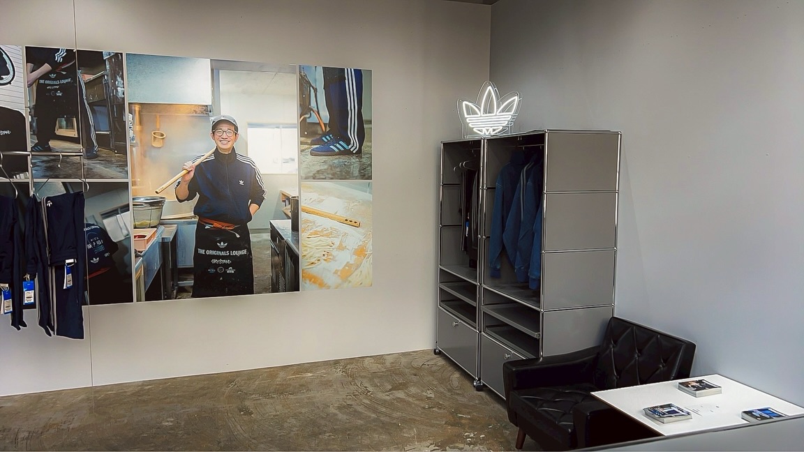 adidas Originals ロゴのLEDネオンサイン制作事例