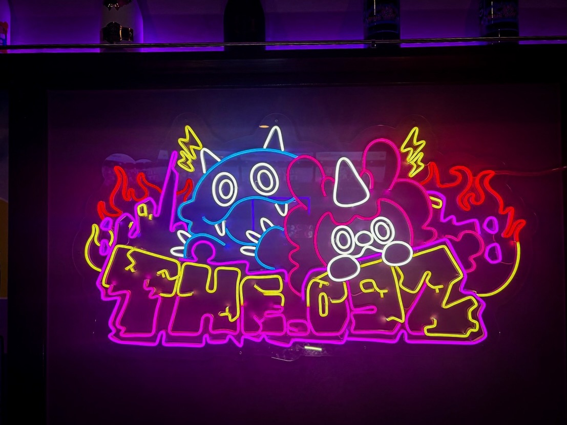 福岡・中洲のコンセプトバー「THE_092」店内を彩るLEDネオンサイン制作事例｜コンカフェ