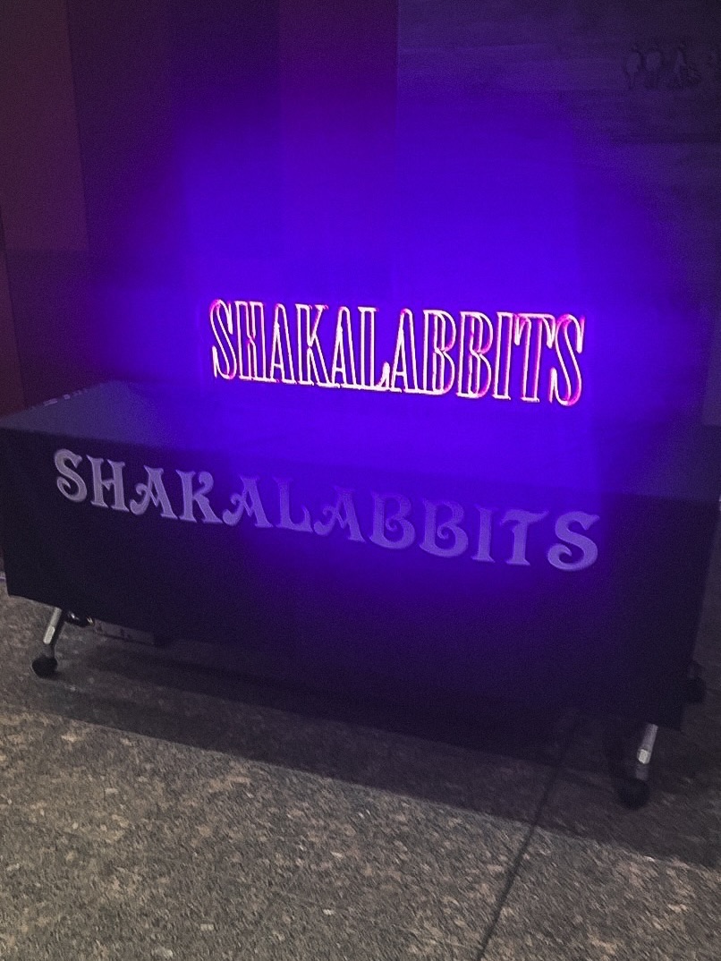 SHAKALABBITS ロゴLEDネオンサイン制作事例