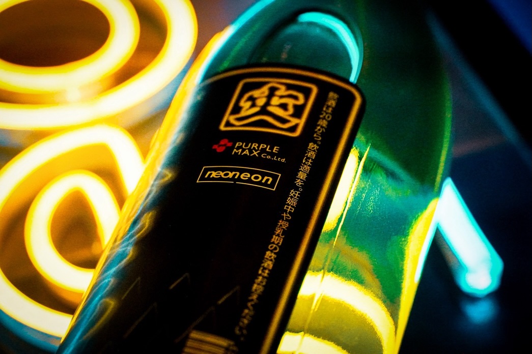 井上酒造「爽 飫肥杉」× neoneon 公式コラボボトルのラベルデザイン制作事例