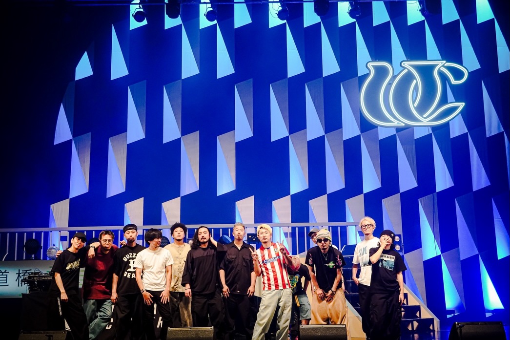 梅田サイファー「RETURN OF THE 13」ステージセットネオン制作事例